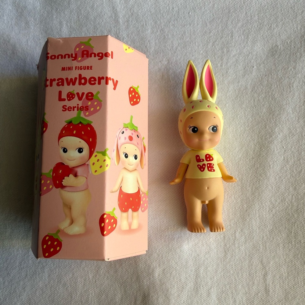 NWT Sonny Angel Serie Strawberry -Rabbit